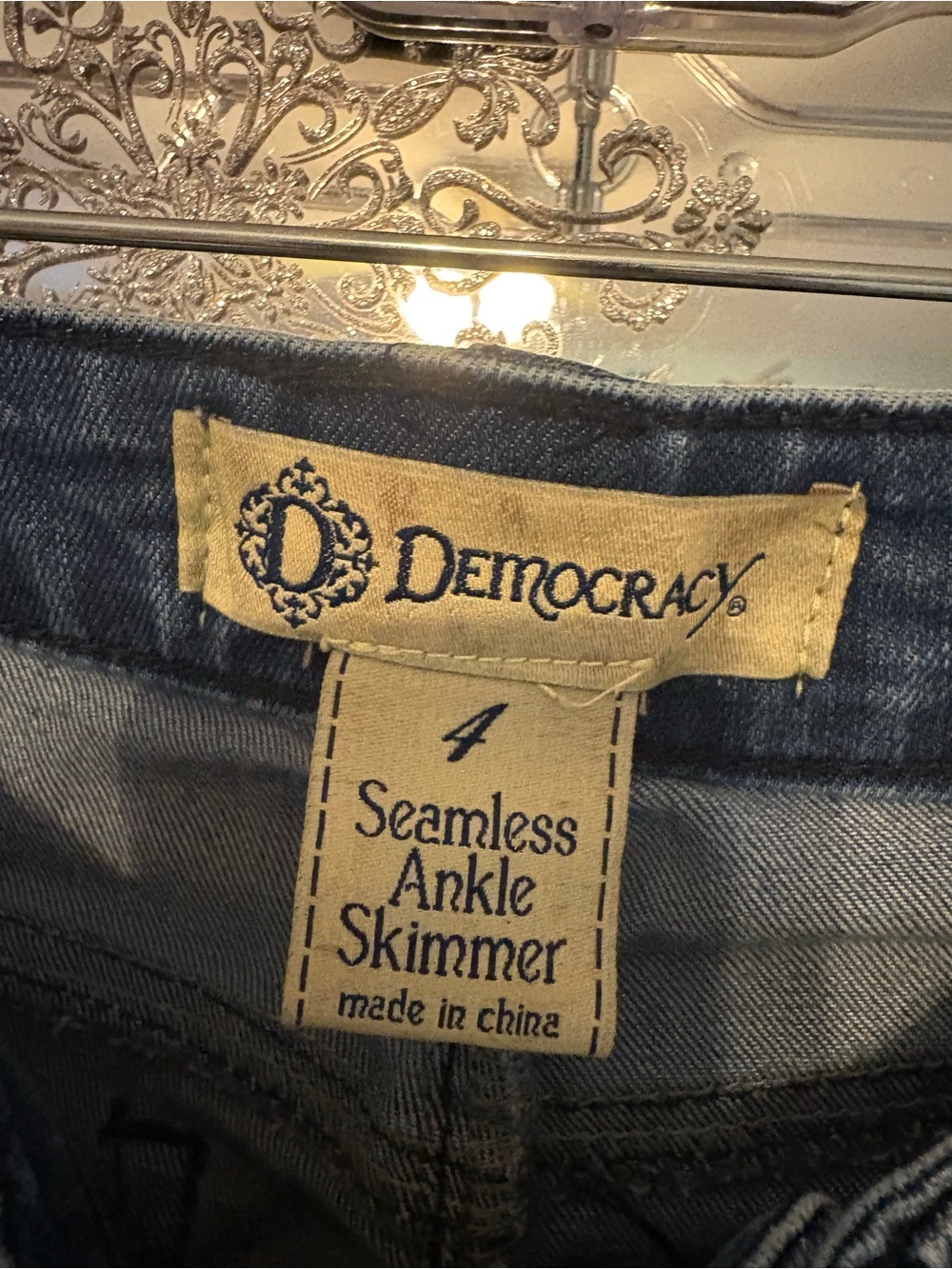 Democracy Seamless Ankle Skimmer Jeans size 4 - Picture 4 of 9